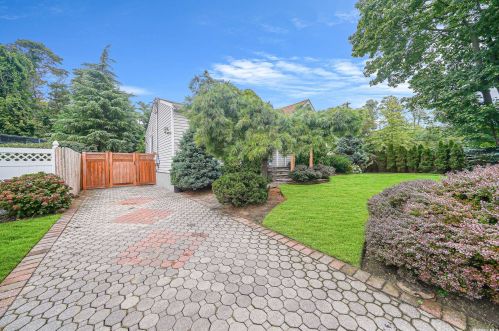 205 Tremont Rd, North Lindenhurst, NY 11757-1738