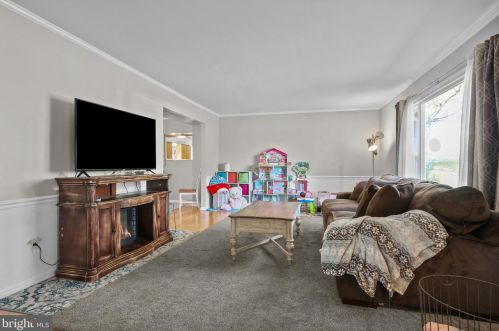 2 Elizabeth Ln, Southampton PA  18954-1011 exterior