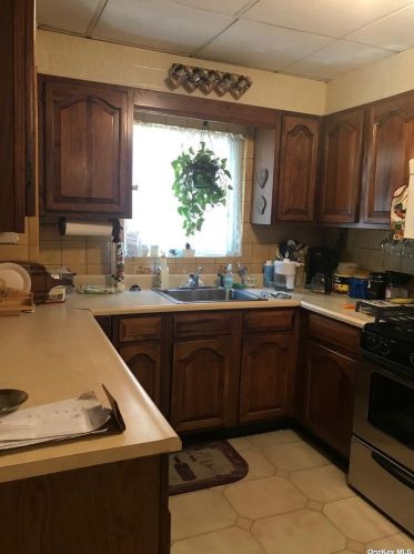 23-29 27th St, Long Island City, NY 11105-2917