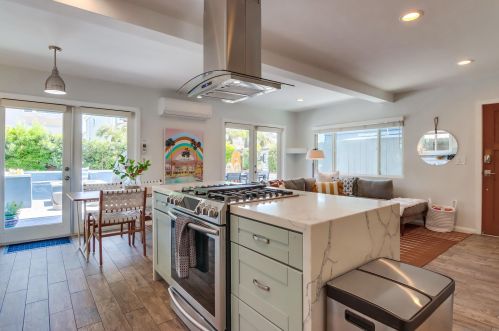 824 Anacapa Ct, San Diego CA  92109-8203 exterior