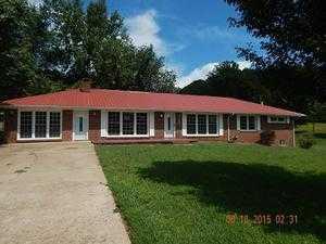 100 Deford St, Waynesboro, TN 38485-2545
