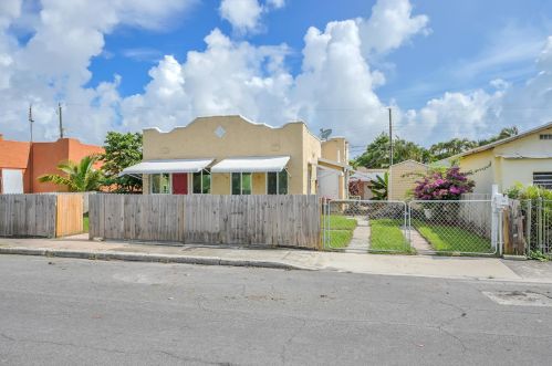 711 Mcintosh St, West Palm Beach, FL 33405-3145