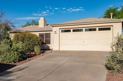 8647 Golden Moon Way, Tucson, AZ 85743-5405