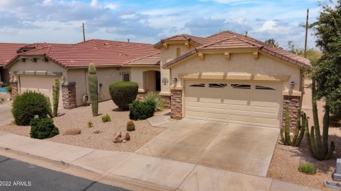 584 Twin Peaks Pkwy, San Tan Valley AZ  85143-5828 exterior