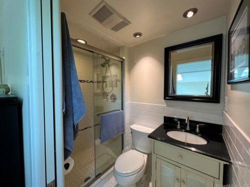 6 Buttonball Trl, Norwalk CT  06851-2812 exterior