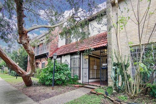 4515 Acacia St, Bellaire, TX 77401-3701