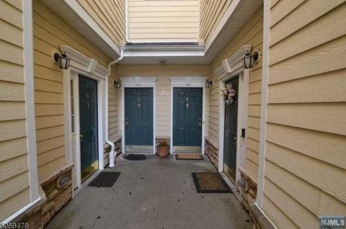 4 Sweeney Ct, Montvale, NJ 07645-1737