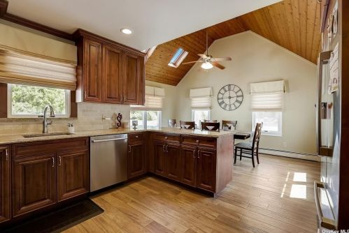 324 Oak Neck Rd, West Islip NY  11795-3613 exterior