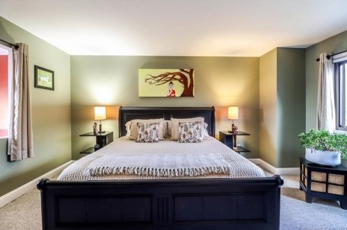 4 Pond View Dr, Brookfield Center CT  06804-3427 exterior