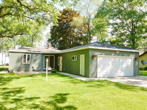 3719 Grove Rd, Green Bay, WI 54311-9768
