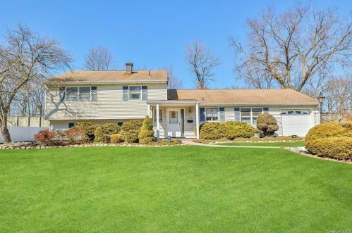 164 Foxwood Rd, West Nyack, NY 10994-2515
