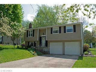 2908 Wexford Blvd, Cuyahoga Falls, OH 44224-2848