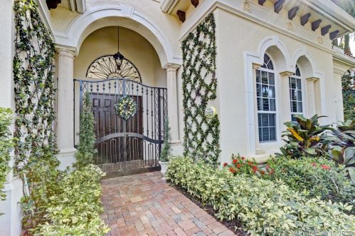 622 Hermitage Cir, West Palm Beach, FL 33410-1611