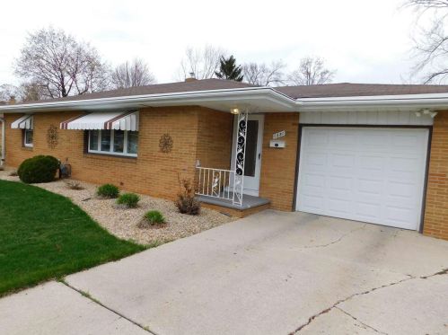 1681 Juniper Dr, Green Bay, WI 54302-2335