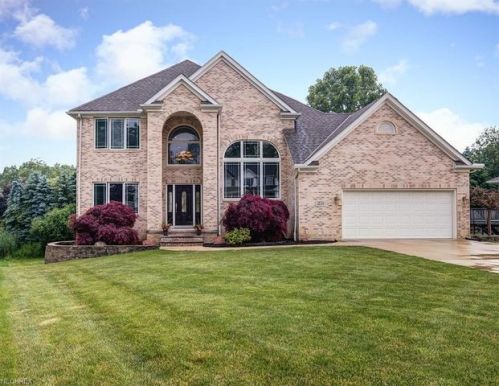 2150 Kimberly Ct, Willowick, OH 44092-1186