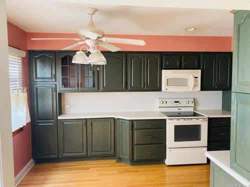 10 Harvest Time Ct, Huntington Station, NY 11746-1917