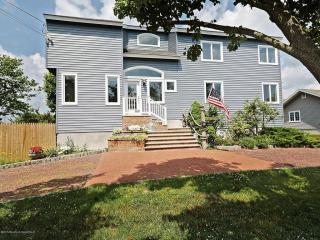 528 Port Au Peck Ave, Oceanport, NJ 07757-1767
