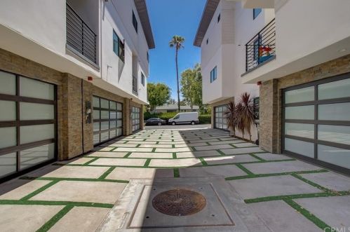 4809 Carpenter Ave, North Hollywood CA  91607-3204 exterior