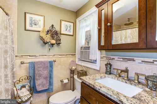 17 Rondon Ave, Berlin Boro NJ  08009-1522 exterior