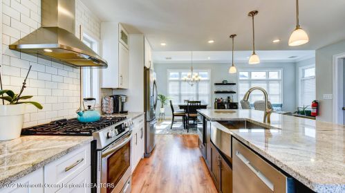 5 Fort Ave, Pelican Island NJ  08751-1512 exterior