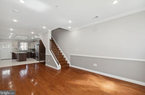 827 Leland St, Philadelphia, PA 19130-2112