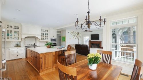 211 Seneca Pl, Westfield NJ  07090-4335 exterior