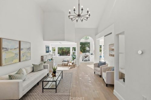 24370 Mornington Dr, Santa Clarita CA  91355-2037 exterior