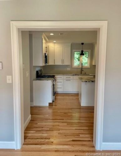 1200 Cornerstone Ct, Cheshire CT  06410-1860 exterior