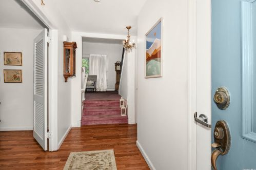 303 20th St, Huntington Station, NY 11746-3313