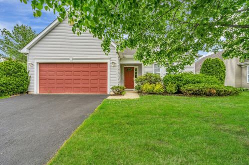 45 Winding River Rd, Lakewood, NJ 08701-5781