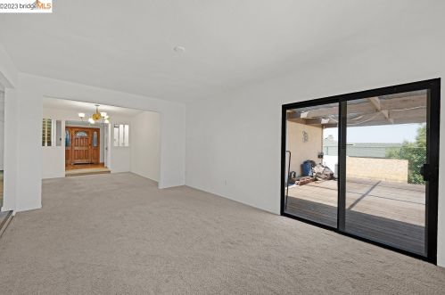 4369 Hillview Dr, West Pittsburg CA  94565-6071 exterior