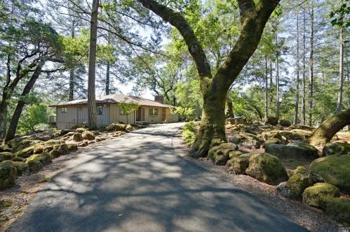 1600 Manzanita Ave, Santa Rosa, CA 95404-2057