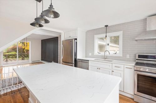 61 Knotty Oak Rd, Coventry RI  02816-8306 exterior