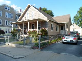 187 4th Ave, Woonsocket, RI 02895-4033