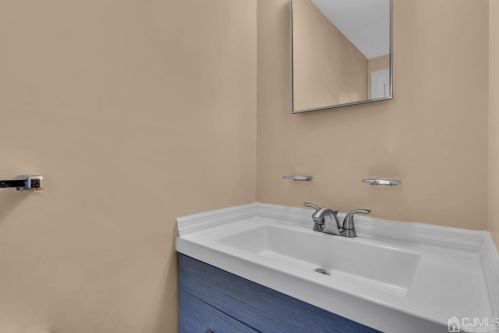 4 Plymouth Ln, East Brunswick NJ  08816-3321 exterior