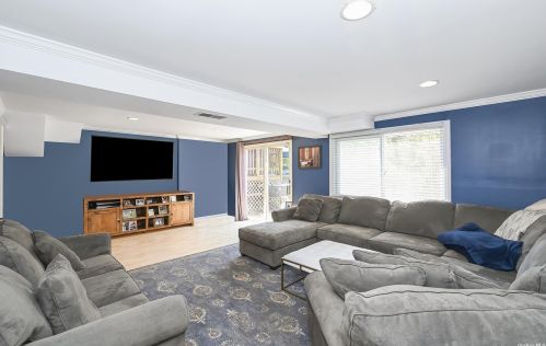 772 Pat Dr, West Islip NY  11795-3537 exterior