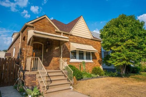 1530 Brown Ave, Whiting, IN 46394-1212