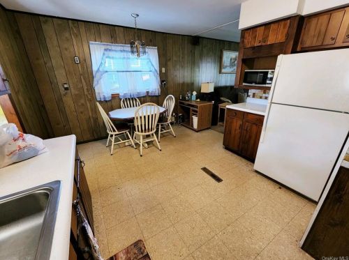 43 Van Wyck Dr, Poughkeepsie NY  12601-1518 exterior