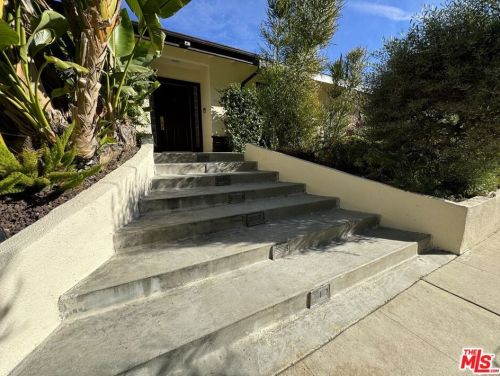 16821 Albers St, Van Nuys, CA 91436-1001