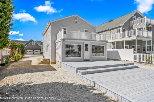 17 Halsey Dr, Bricktown, NJ 08723-7510
