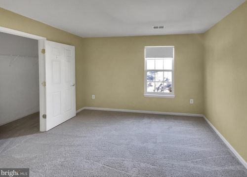 5771 Rhode Island Dr, Woodbridge VA  22193-3830 exterior