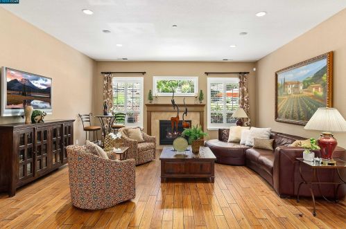 2757 Deer Meadow Dr, Danville, CA 94506-2105