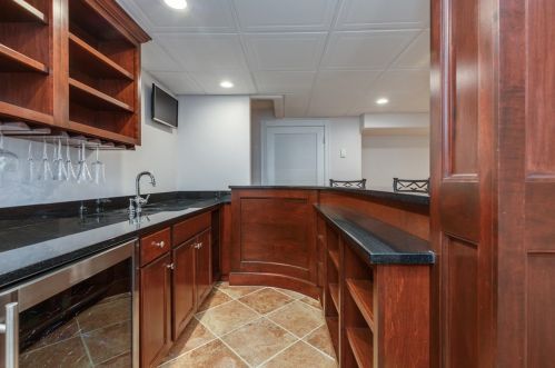 135 Hooker Farm Rd, Salem NH  03079-1815 exterior