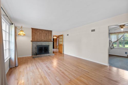 11233 Riverland Rd, Thiensville, WI 53092-2711
