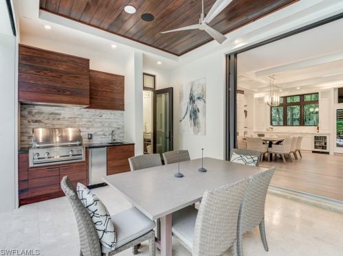 336 1st Ave, Naples FL  34102-5905 exterior