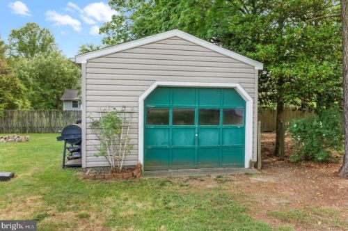 3 Woodside Dr, Slaughter Beach, DE 19963-1671