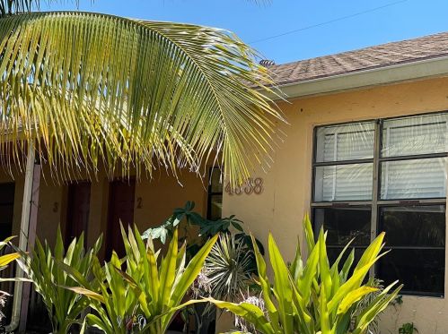 4338 Forest Rd, West Palm Beach, FL 33406-3900