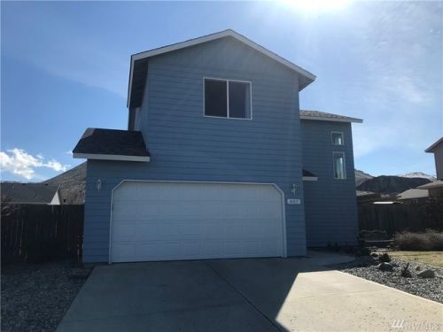 657 Sally Dr, Wenatchee, WA 98801-8013