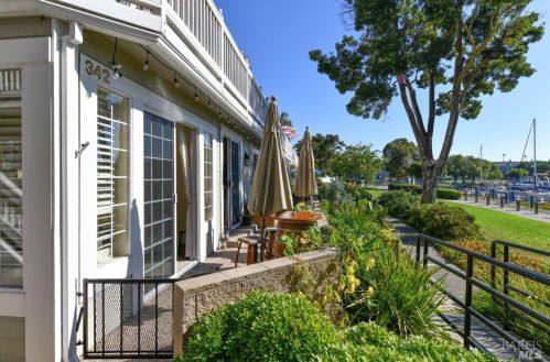 342 2nd St, Benicia, CA 94510-3249