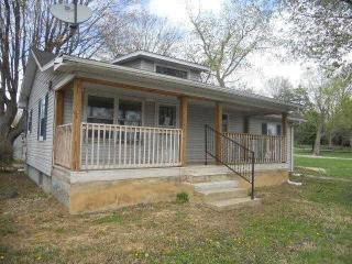 810 Hillsdale Rd, Evansville, IN 47725-1213